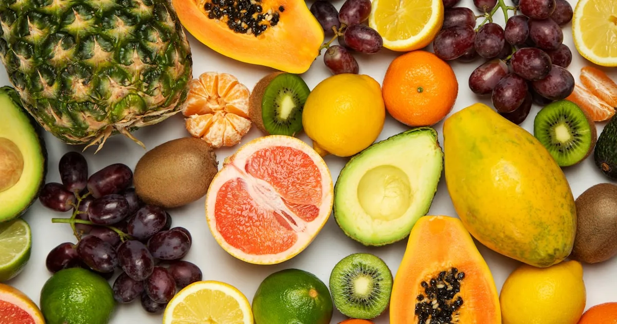Alimenti diversi che apportano vitamina C, vitamina D, zinco e selenio